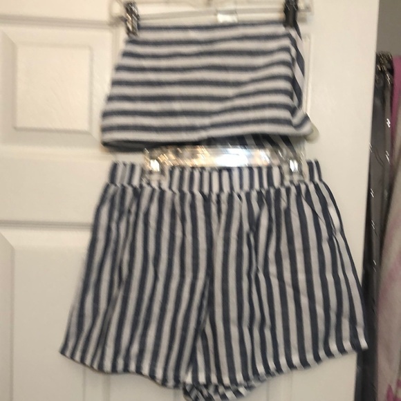 𝅺SHEIN size Small black & white lightweight 2 Piece short & scarf type top - Picture 1 of 9